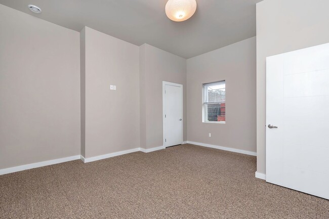 Building Photo - Remodeled 5 bedroom/2 bathroom in South Side