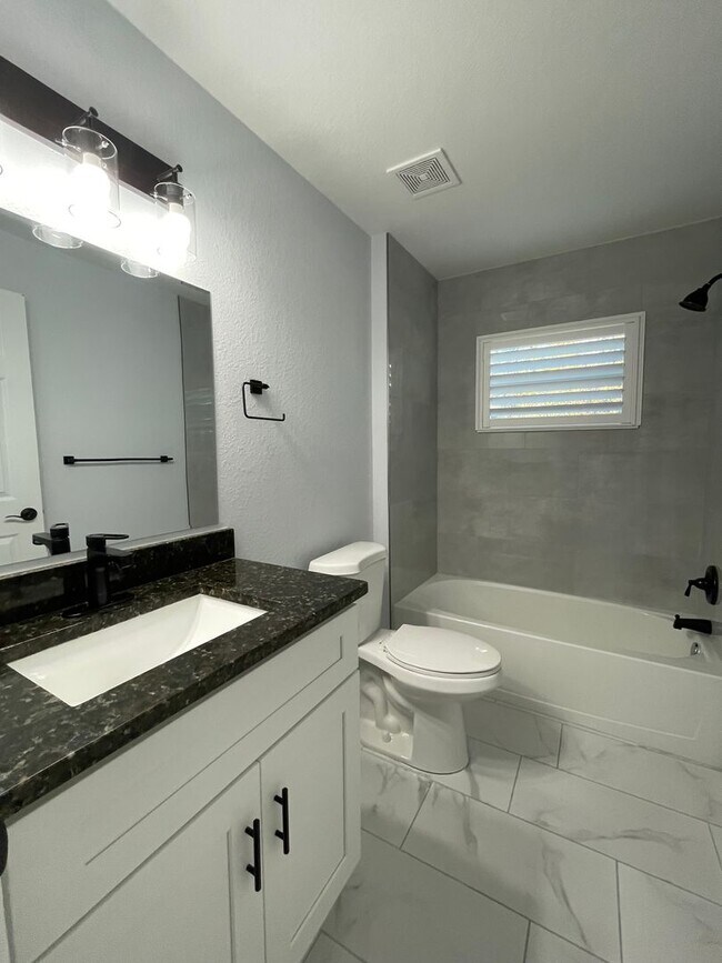 Building Photo - **SHOWS LIKE NEW!**