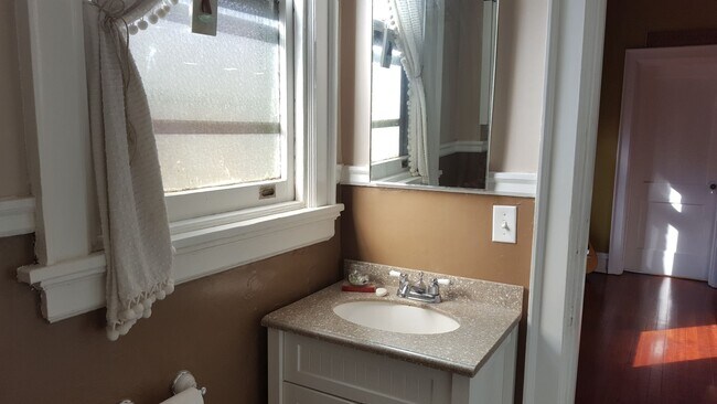 Building Photo - Fabulous 2BR Apartment on Arthur Ashe Blvd!