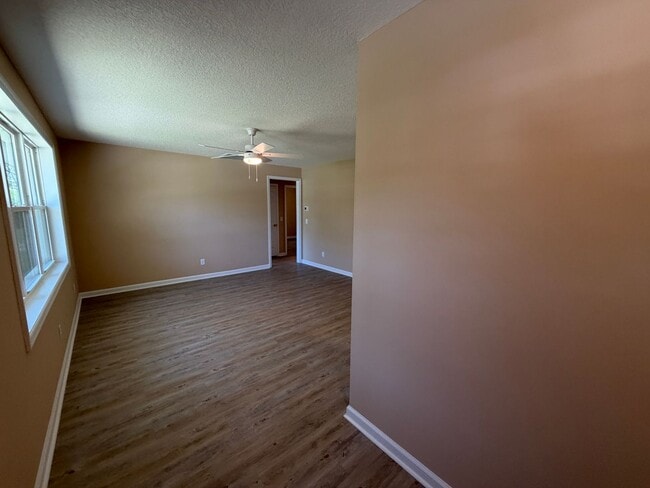 Building Photo - 2640 Canary Dr