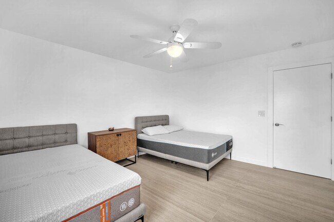 Building Photo - 6438 Via Rosa