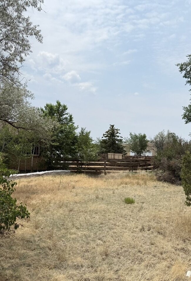 Building Photo - Farm-Style 3-Bedroom, 1-Bathroom Home- Rea...