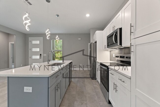 Building Photo - Deposit-Free! Modern, energy efficient hom...