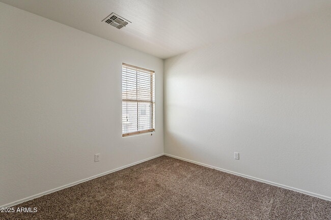 Building Photo - 3022 E Donner Dr