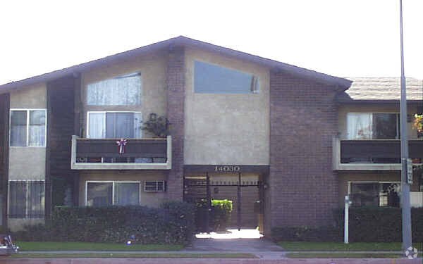 Building Photo - 14030 Vanowen St