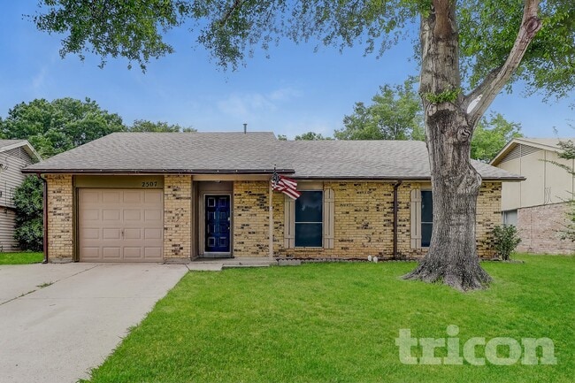 Building Photo - 2507 Arapaho Dr