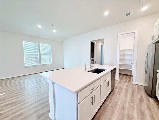 Building Photo - 133 Cintilar St