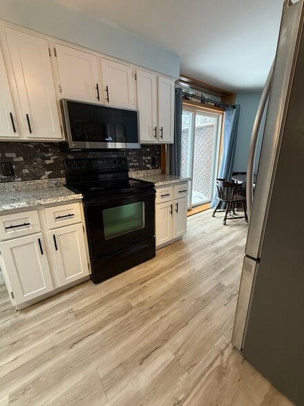 Building Photo - 195 Huntress St