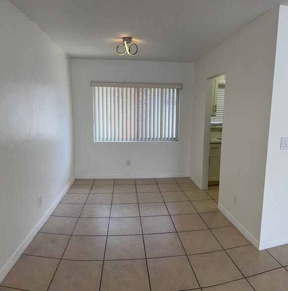 Building Photo - 305 Ridge Blvd