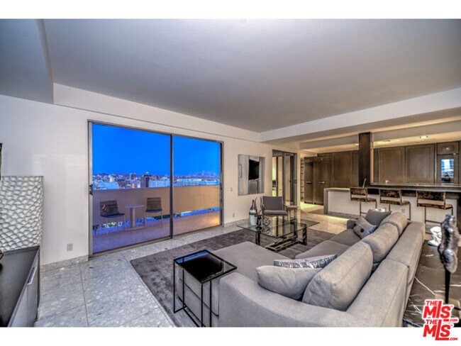 Building Photo - 7250 Franklin Ave