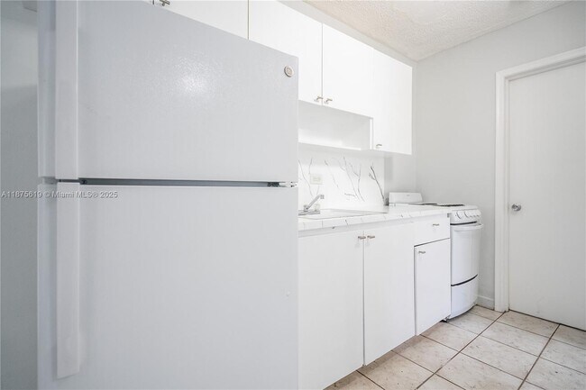 Building Photo - 6650 Miller Dr