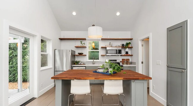 Building Photo - 1644 N Alberta St