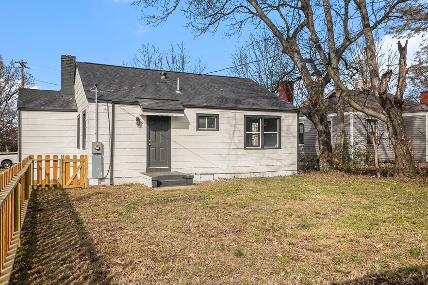 Building Photo - 701 9th Ave S