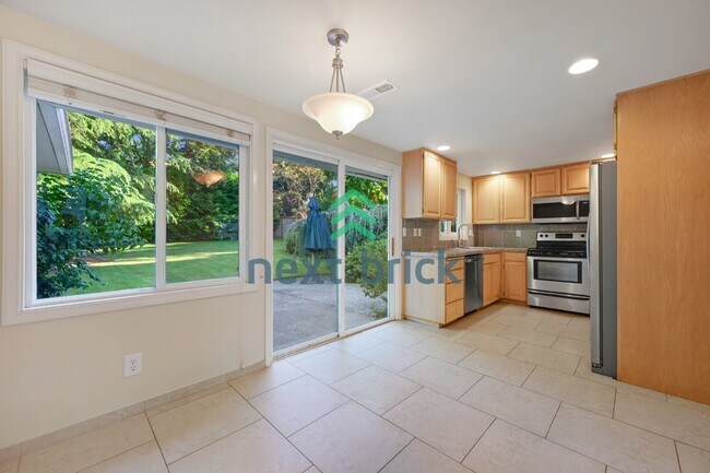 Building Photo - Charming 2-Bedroom Retreat in Bellevue - Cozy Comfort Awaits!