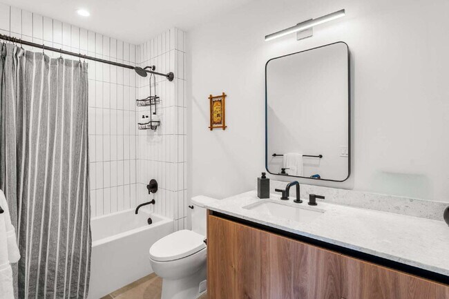 Building Photo - Luxury Condo with Skyline Views