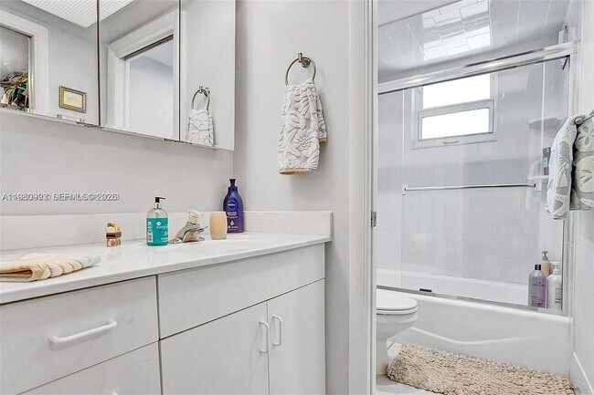 Building Photo - 1481 S Ocean Blvd