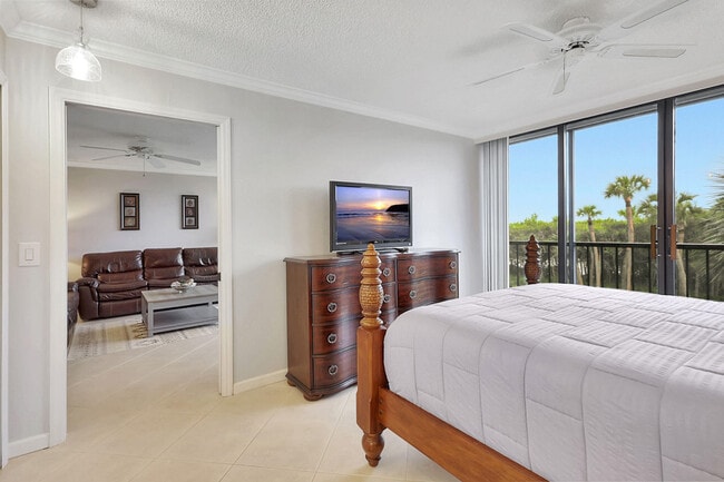 Building Photo - 5059 N Hwy A1A