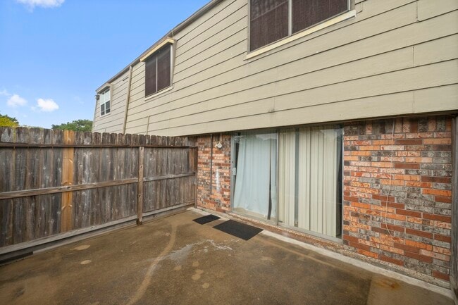 Building Photo - 11550 Chimney Rock Rd