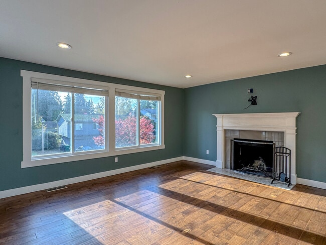 Building Photo - 9300 NE 132nd Pl