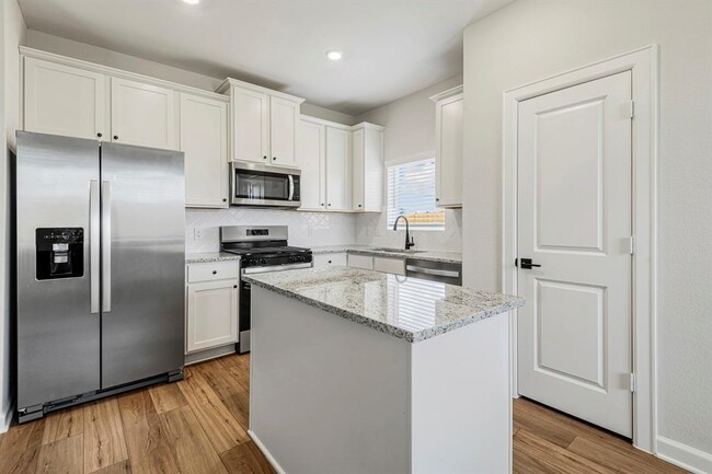 Building Photo - 15671 Honey Cv Dr