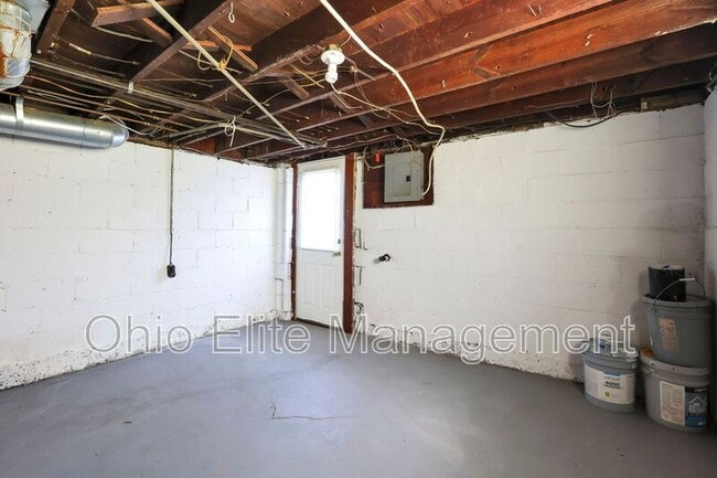 Building Photo - 74 N Powell Ave
