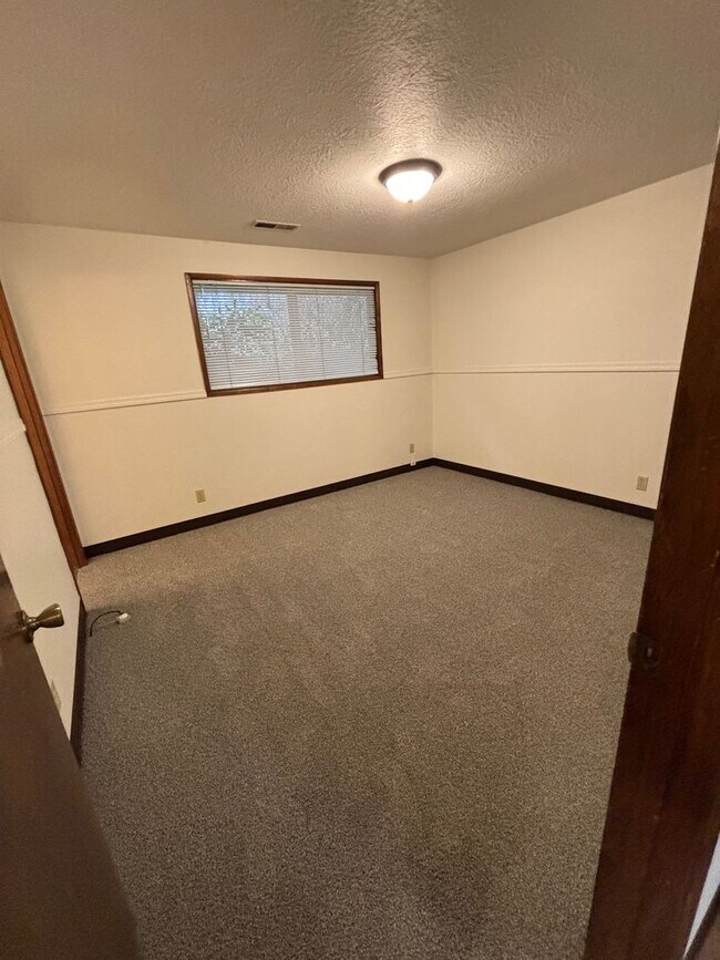 Building Photo - Charming 3-Bedroom 2 Bath Home in SE Salem