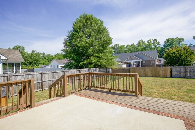 Building Photo - 355 Hogart St
