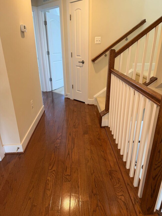 Building Photo - 4 LEVEL TOWNHOUSE WITH 2 CAR GARAGE, WALKING DISTANCE TO DOWNTOWN CROWN