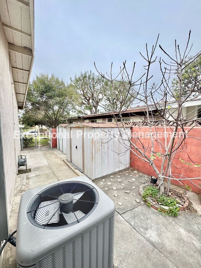 Building Photo - Ready to move in 3 bed 2 bath home