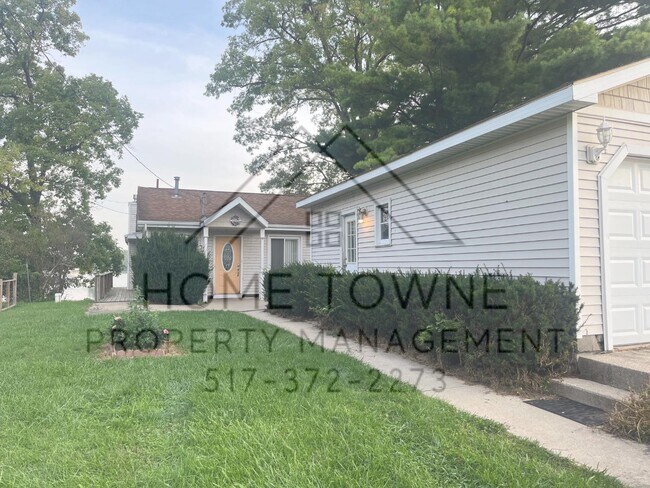 Building Photo - 5935 Twin Oaks Dr