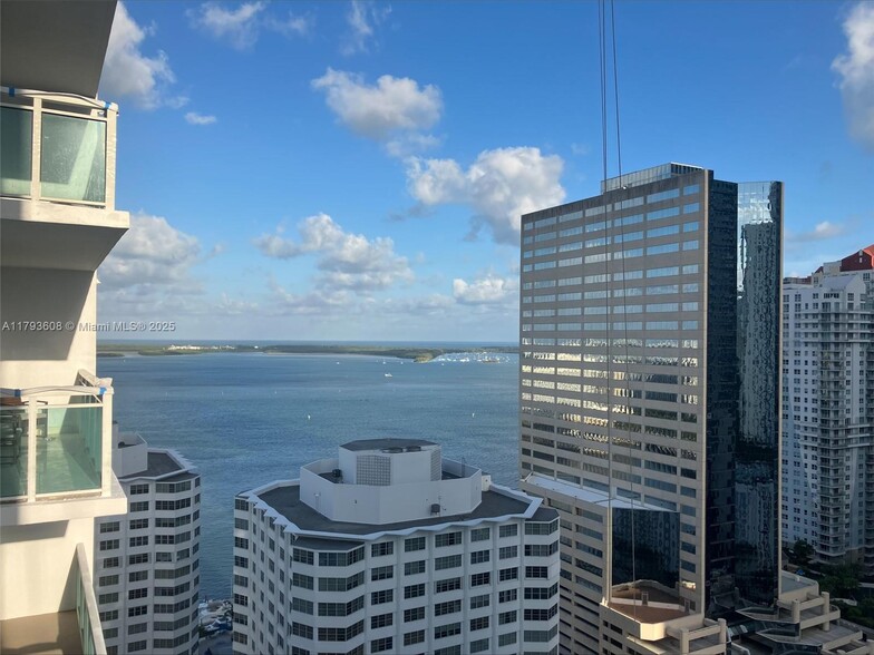 Building Photo - 950 Brickell Bay Dr