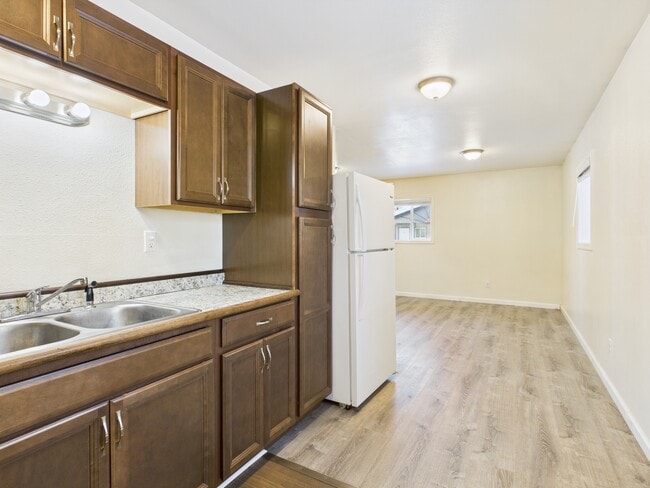 Building Photo - 2377 Edsson Ave