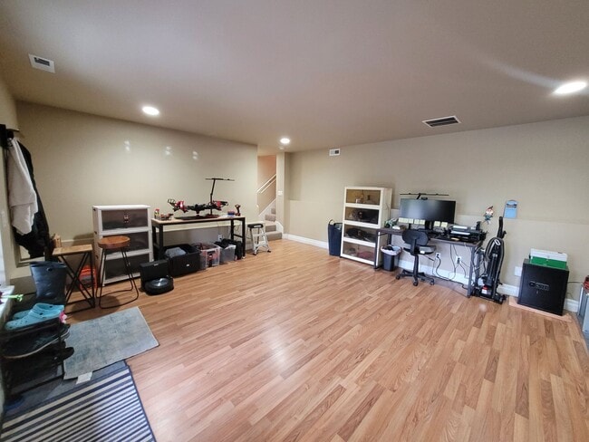 Building Photo - Beautiful Home in Desirable Geneva Neighborhood - 2700 sqft