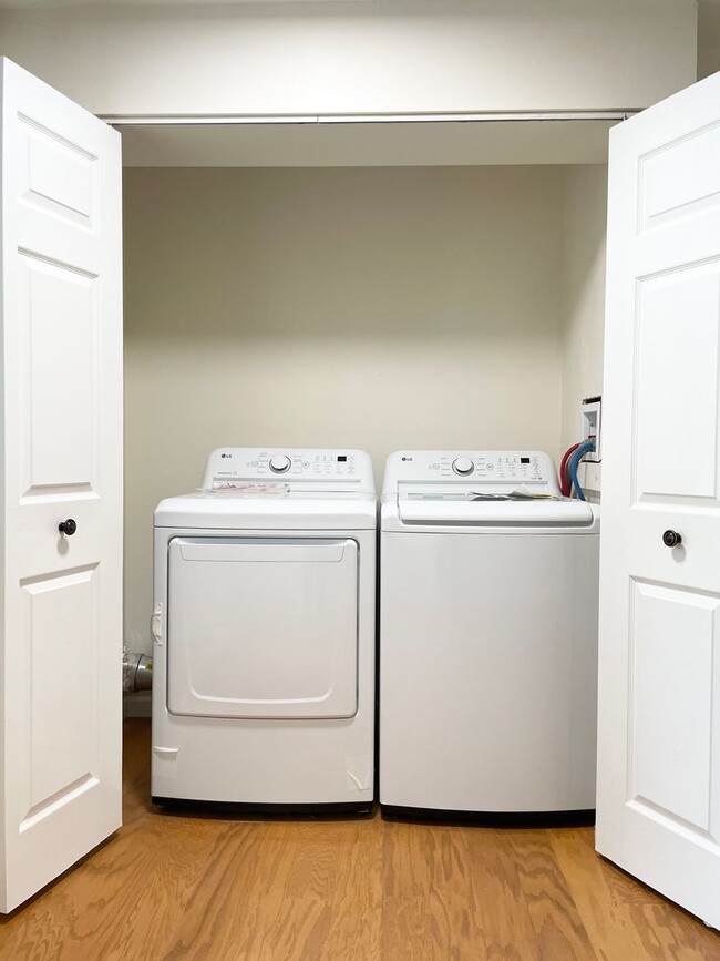 Building Photo - Remodeled 3+1 Bed 2 Bath Rambler in Juanita