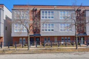 Building Photo - 2337 S Wabash Ave
