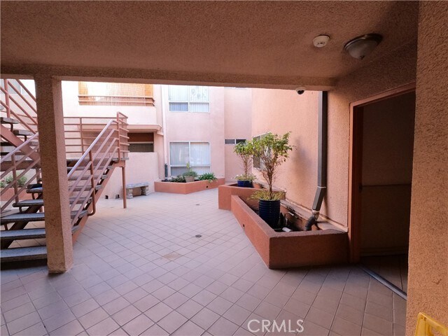 Building Photo - 5060 Kester Ave