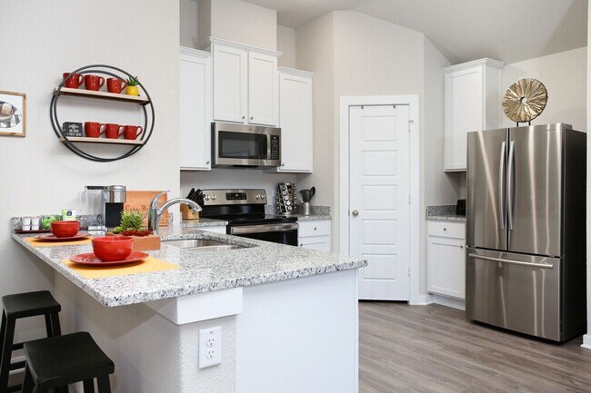 Building Photo - 3 miles from Lackland AFB!! $250 off of the first full month's rent!