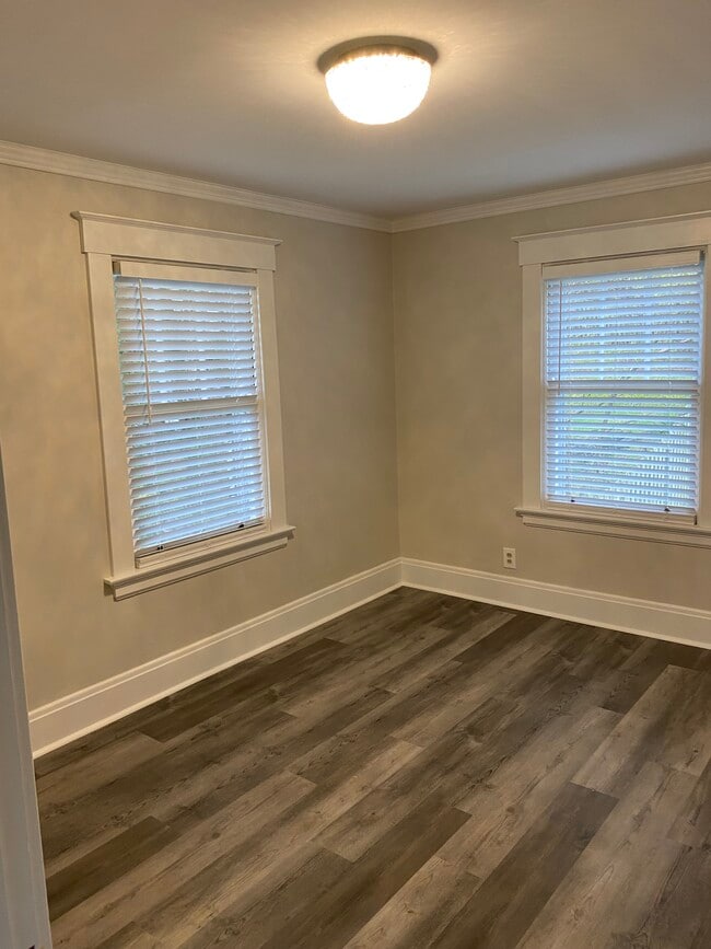 Building Photo - 2303 Center St