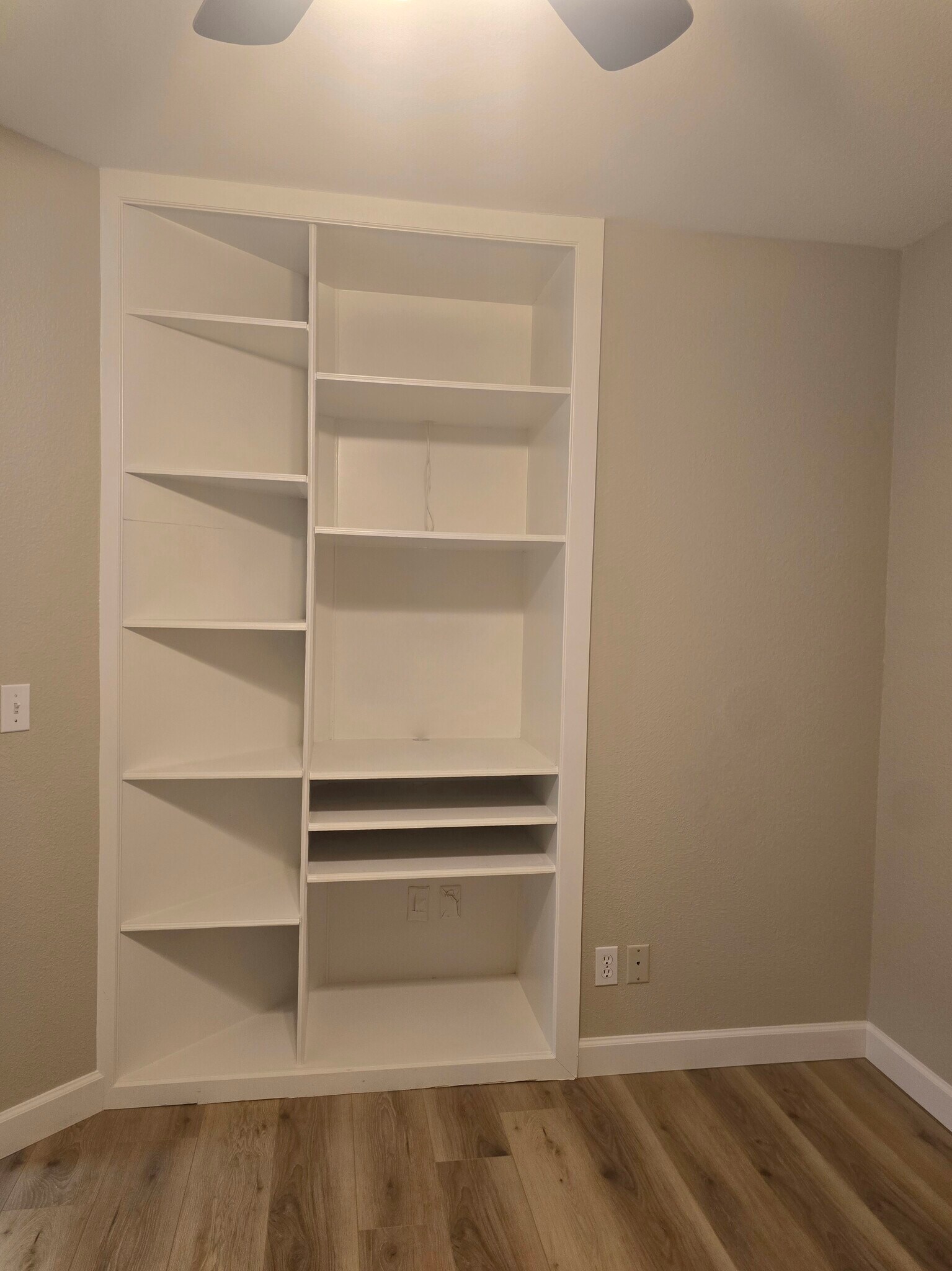 Building Photo - 401 Sand Cliff Ct