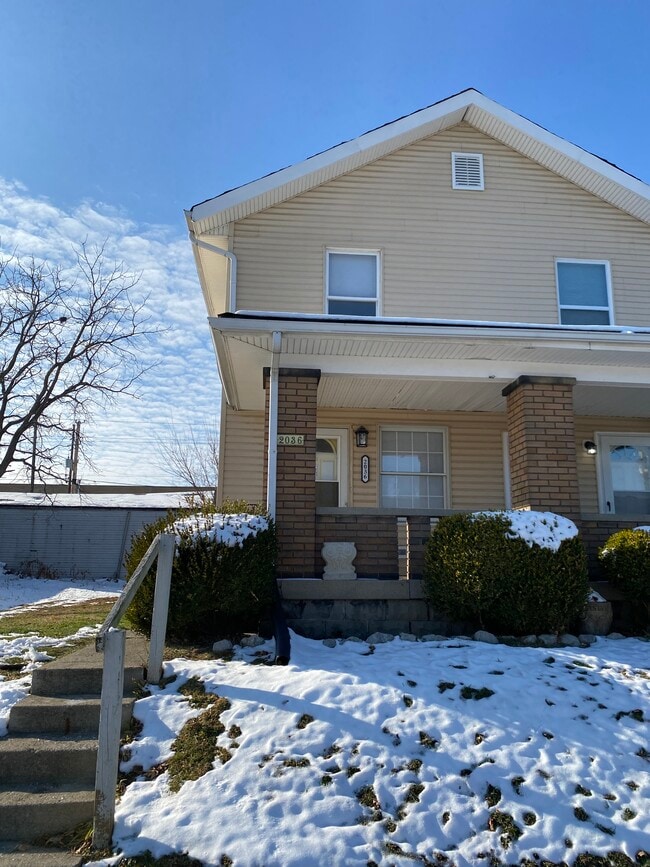 Building Photo - 2036 Singleton St