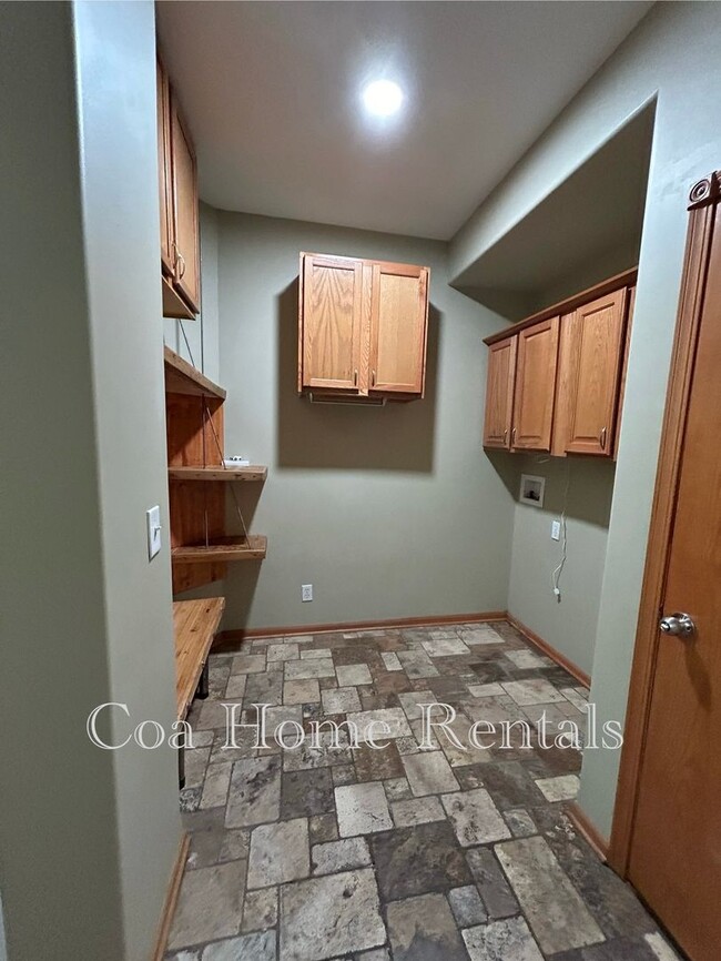 Building Photo - Beautiful Andover Property