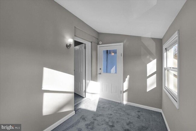 Building Photo - 834 N 5th St
