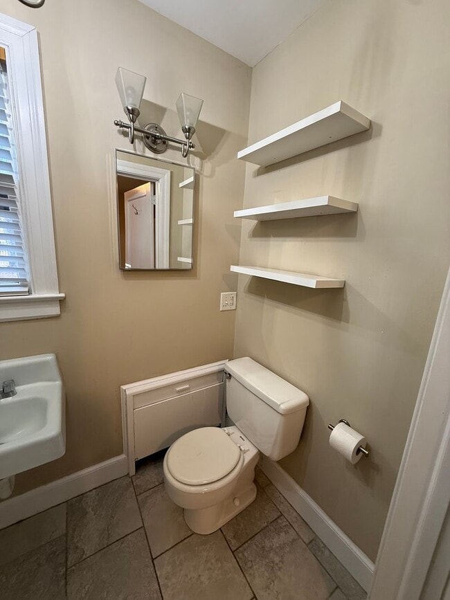 Building Photo - 506 Monticello Dr NW