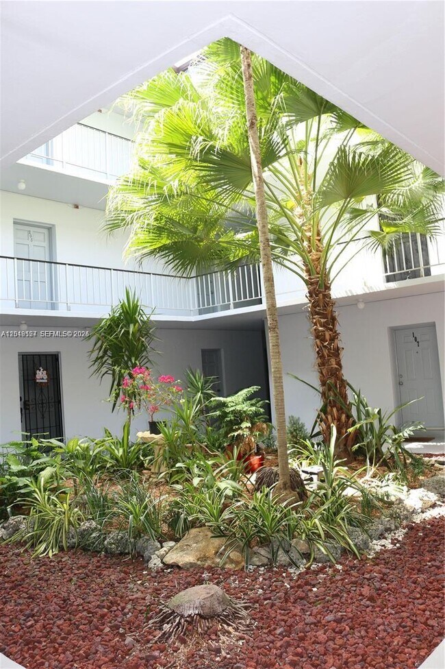Building Photo - 9611 SW 77th Ave