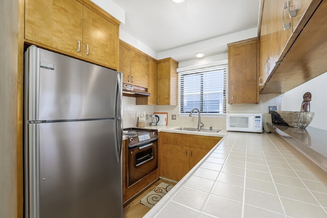 Building Photo - "Charming Furnished Retreat: Classic Cozy ...