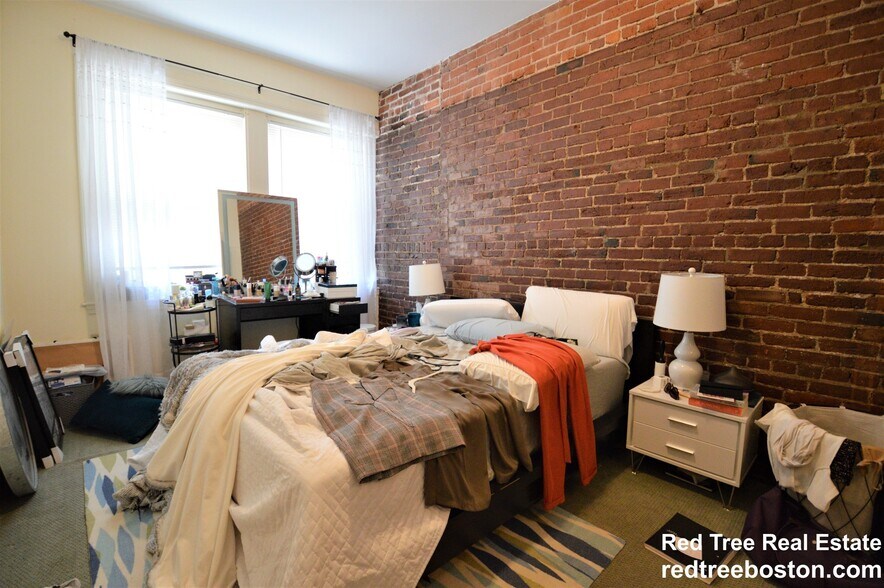 Building Photo - 1406 Beacon St