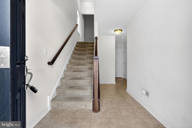 Building Photo - 48 Munro Rd