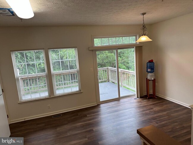 Building Photo - 7216 Mockingbird Cir