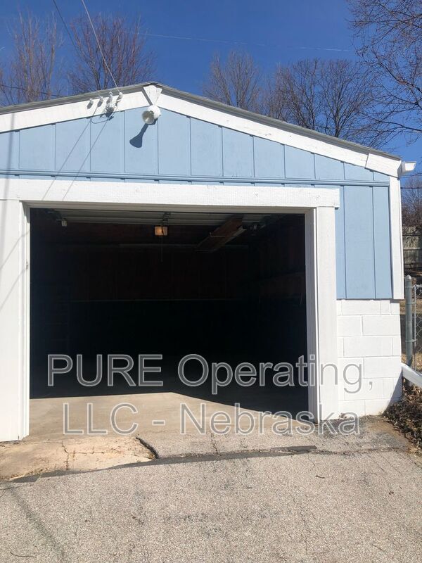 Building Photo - 5012 Burt St