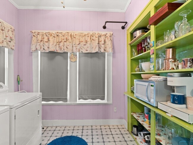 Building Photo - Available Now! Charming, Updated 3-Bedroom...